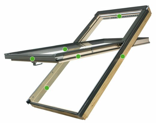 С приподнятой осью поворота створки